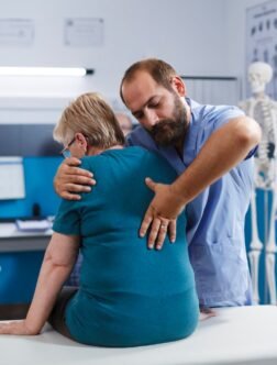 CHIROPRACTOR Service provide a women